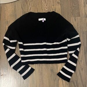 Abercrombie & Fitch Black and White Striped V-Neck Sweater merino wool